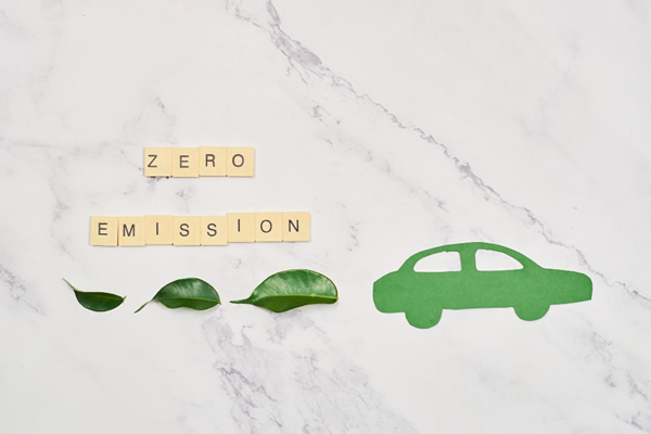 Reduzierte Emissionen und geruchsloses Fahren mit dem Elektroauto