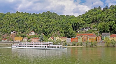 Schifffahrten auf dem Rhein bietet Sehenswürdigkeiten und Gruppenfahrten