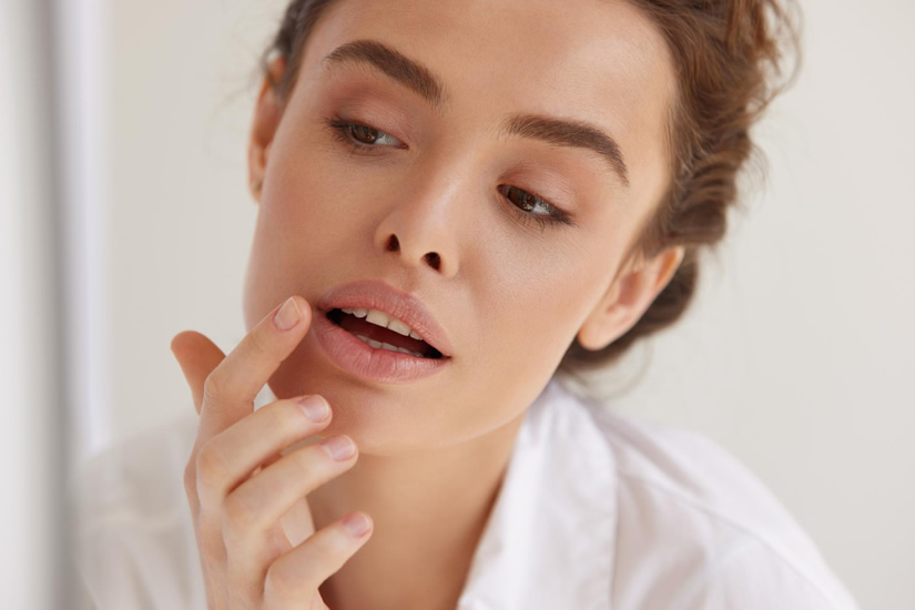 Trockene Lippen: Ursachen, Symptome und Behandlungsmöglichkeiten